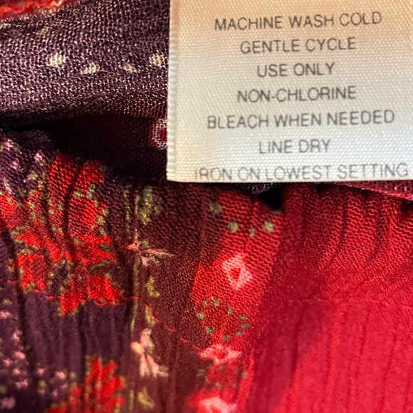 Size 14 Worthington, cinnamon red and purple patterns, button-down blouse - Picture 7 of 7